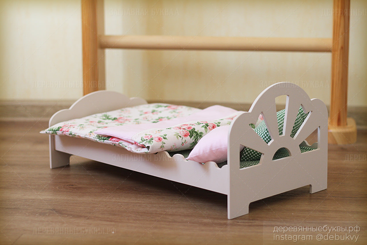 Деревянная кроватка для кукол